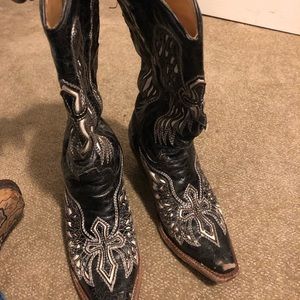 Women’s Corral white and black cross boots